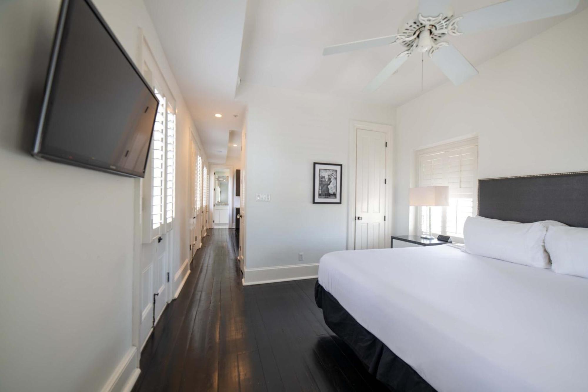Melrose Mansion Hotel New Orleans Room photo
